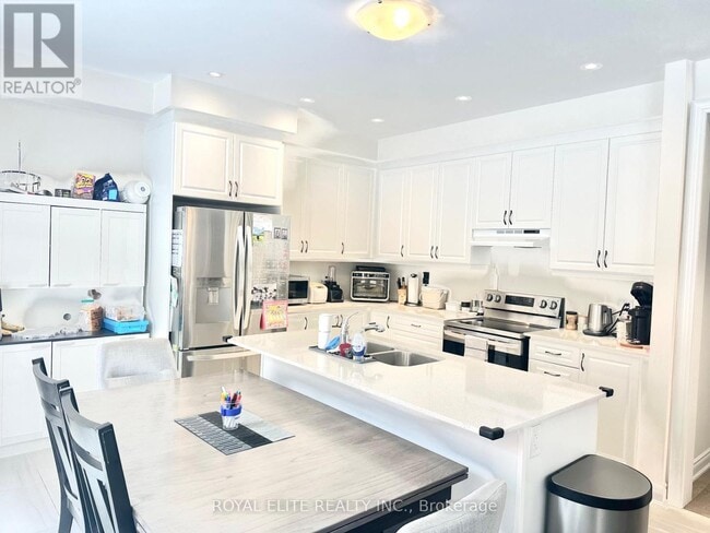 Building Photo - 38 Kenneth Rogers Cres