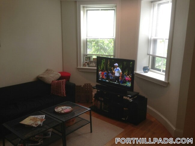 Foto del edificio - 8 Alvah Kittredge Park