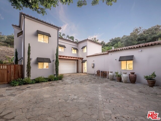Building Photo - 323 N Crescent Dr