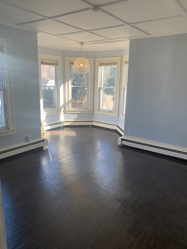 Living room - 28 Williams St
