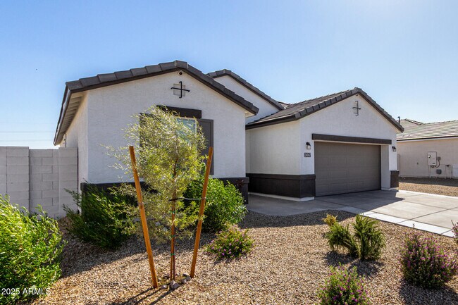 Building Photo - 24047 W Mohave St
