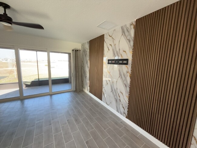 Building Photo - 2028 Sunshine Peak Dr