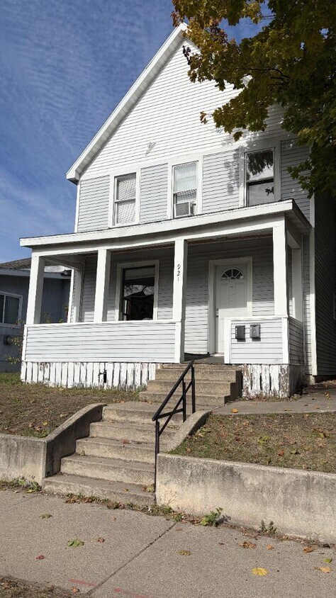 Primary Photo - 921 Vine St