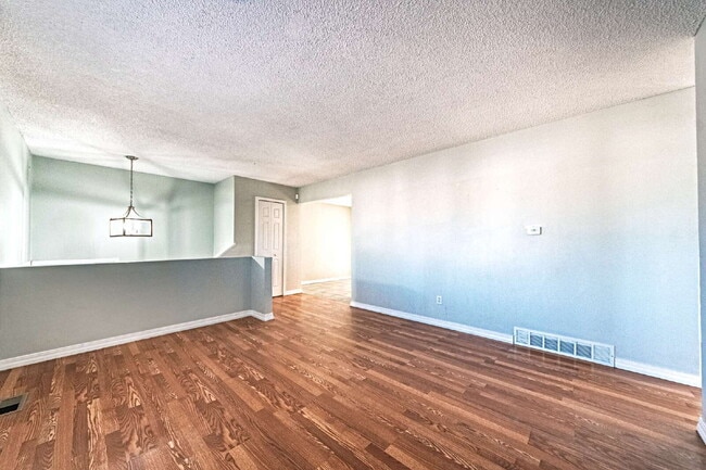 Building Photo - 5 bedrooms ,2 bathrooms and on 0.32 acres for rent