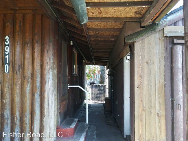 Foto del edificio - 3859 Fisher Rd NE