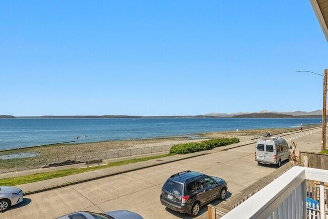 Building Photo - Gorgeous Alki Beachfront Charmer!