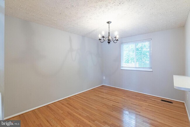 Building Photo - 17137 Moss Side Ln