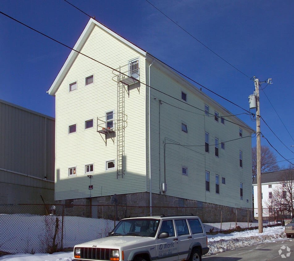 Building Photo - 512 Plymouth Ave