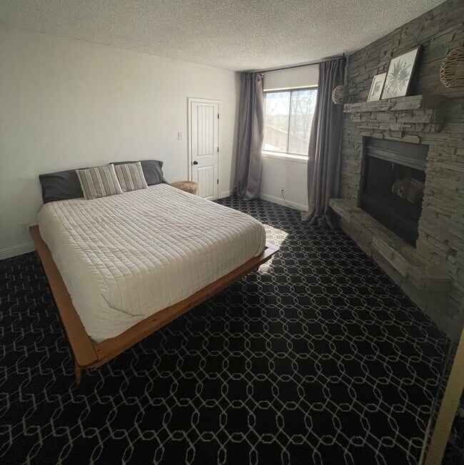 Foto del edificio - 5200 Villa View Dr