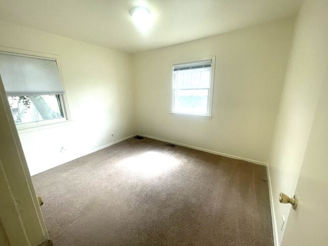 Foto del edificio - (2539 10th Ave Ct.)