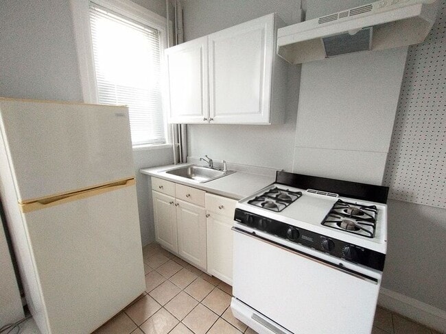 Building Photo - 307 Dolphin St