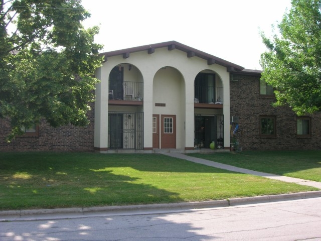 Building Photo - Moraine Court