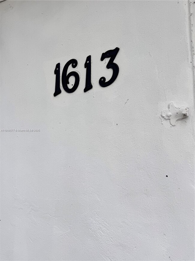 Foto del edificio - 1613 NW 45th St