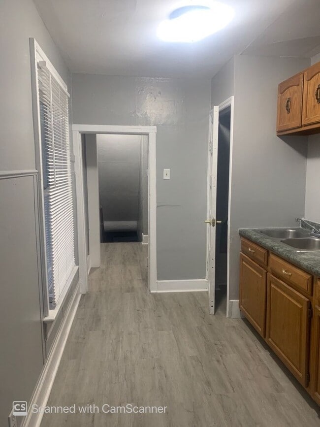 Building Photo - 2008-2010 Wayne Ave