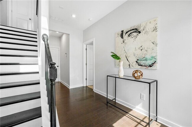 Foto del edificio - 552 Ember Ln NW