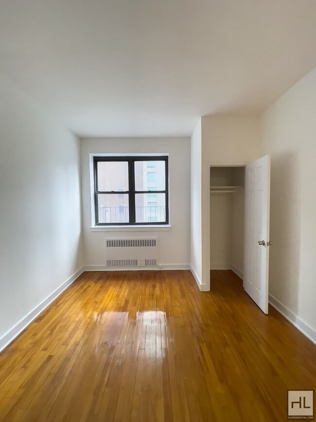 Building Photo - East 61 Street