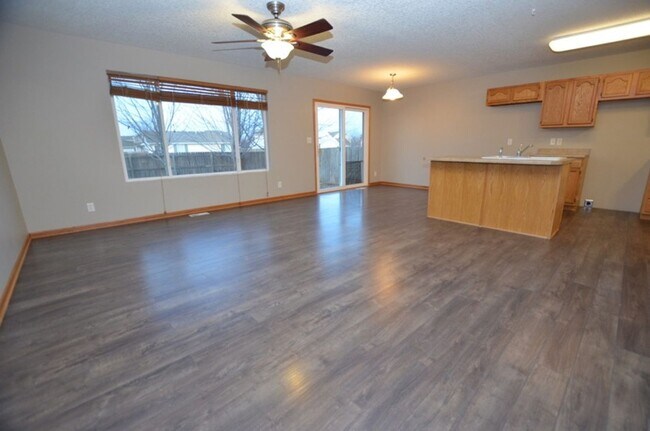 Building Photo - Open Layout Waukee Ranch