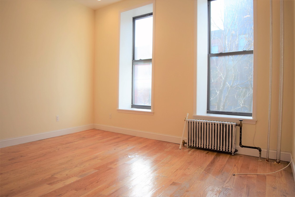 Primary Photo - 30 Rogers Ave