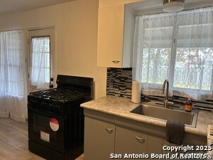 Building Photo - 215 Tansyl Dr