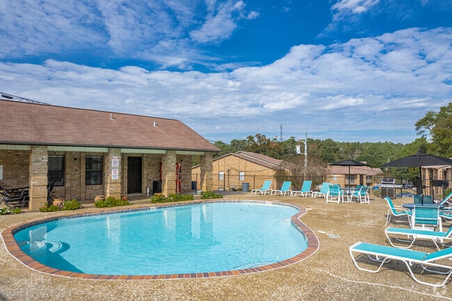 Pool - Chevy Chase Apartments