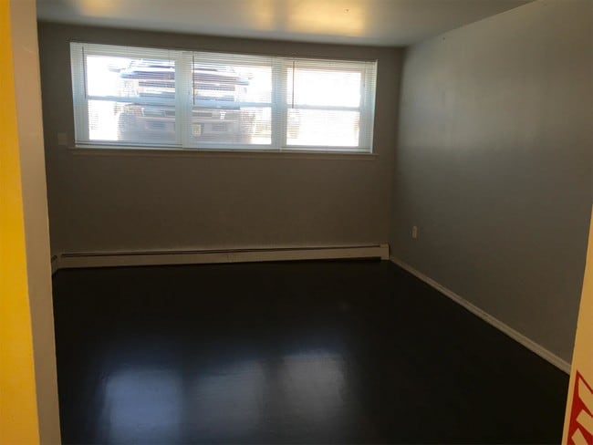 Building Photo - 407 7th Ave