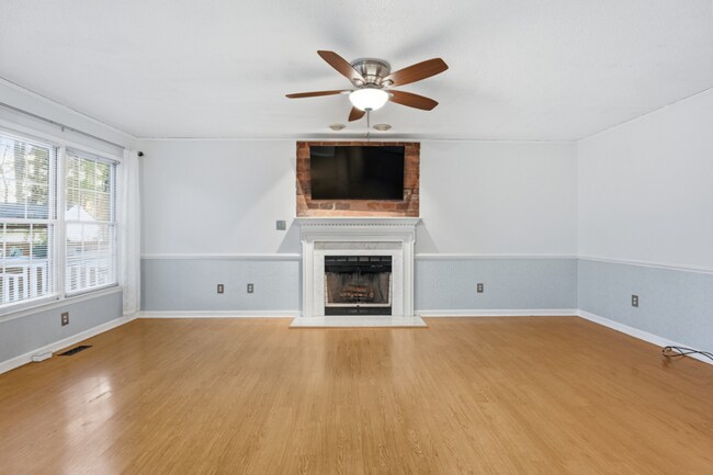 Foto del edificio - 149 Morganton Ct