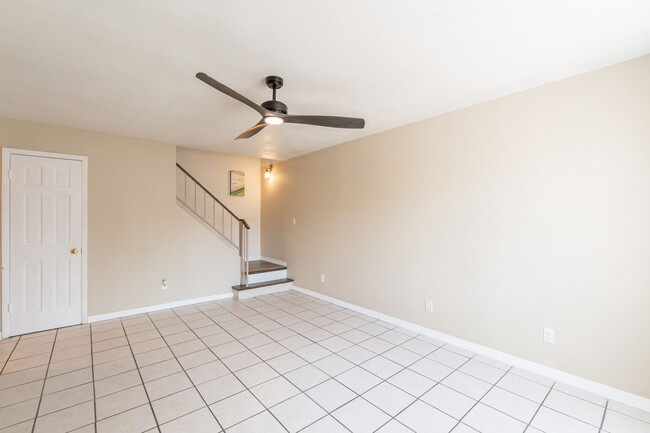 Building Photo - 948 S Alma School Rd