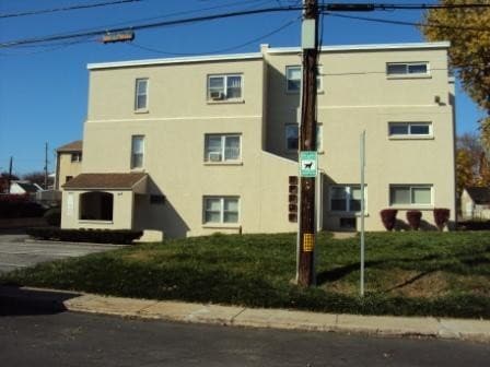 Primary Photo - 929 E Pleasant Ave