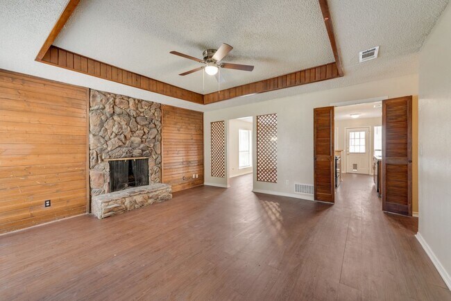 Building Photo - Adorable 3 bedroom home.  Garland ISD