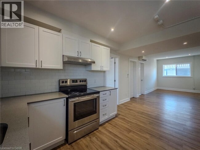 Building Photo - 540 King St E