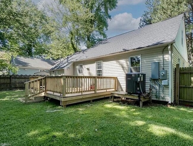 Building Photo - 3668 Hyde Cir