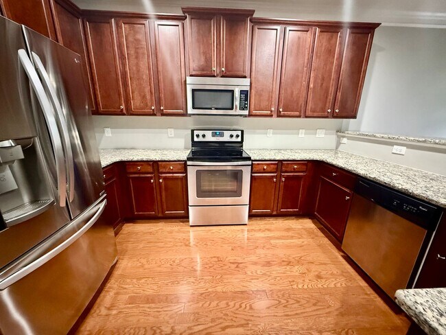 Foto del edificio - Two bedroom, 2.5 bath condo townhome in Bu...