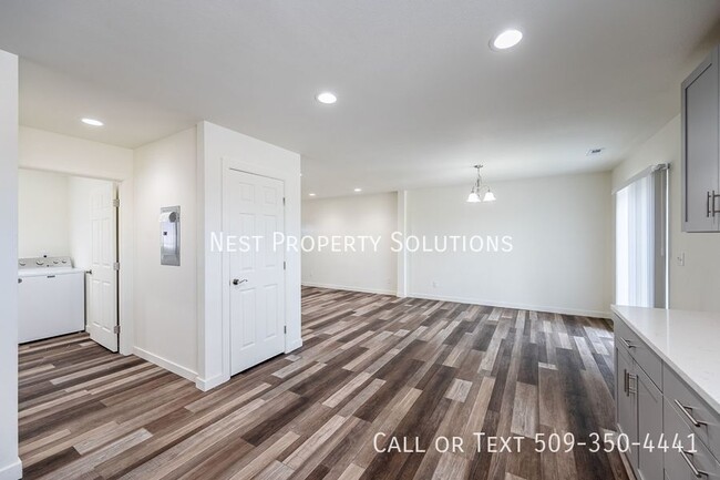 Building Photo - 2705 W Marina Dr