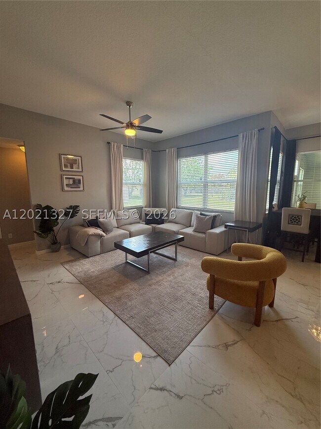 Foto del edificio - 5711 NW Zenith Dr