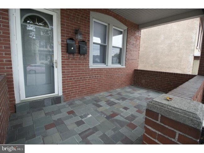 Building Photo - 541 Old Elm St