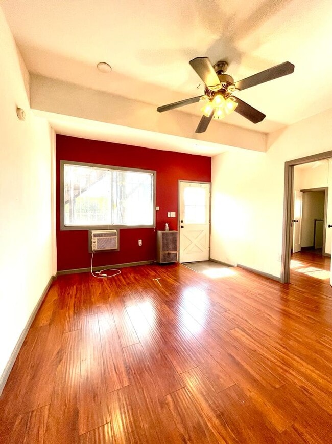Foto del edificio - 1341 S Sycamore Ave