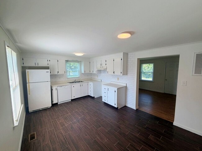 Building Photo - 9442 Shiloh Dr