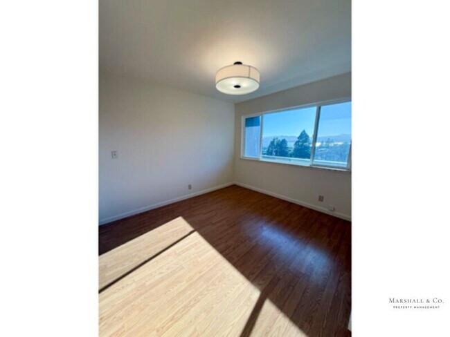 Foto del edificio - TIBURON! 2BR/2BA GROUND LEVEL UNIT WITH BE...