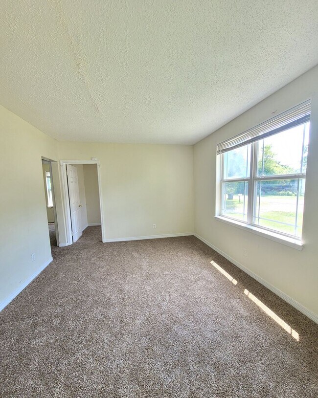 Building Photo - 20 E. Carver Dr Pensacola, Fl 32507. Febru...