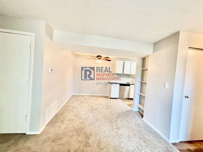 Photo - 5300 Cherry Creek S Dr House