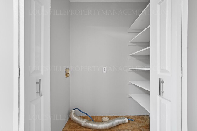 Foto del edificio - 8212 Devonshire Dr