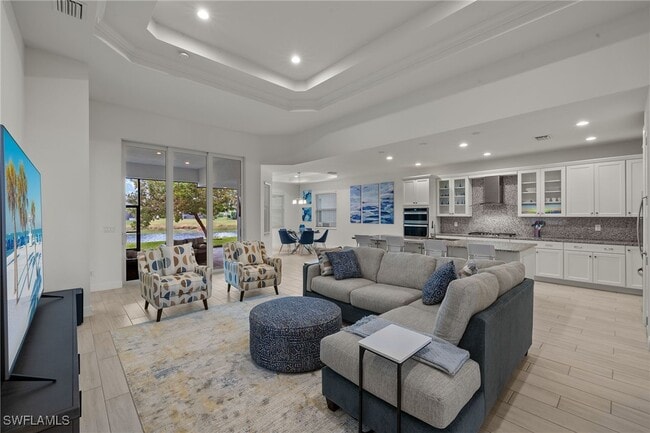 Building Photo - 8880 Redonda Dr