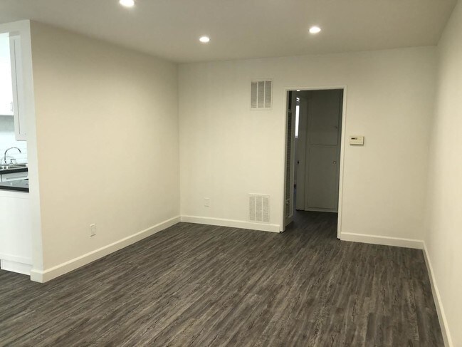 Building Photo - 7518 Lexington Ave