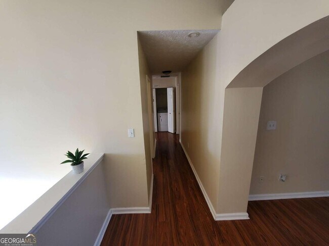 Foto del edificio - 5450 Twin Lakes Dr