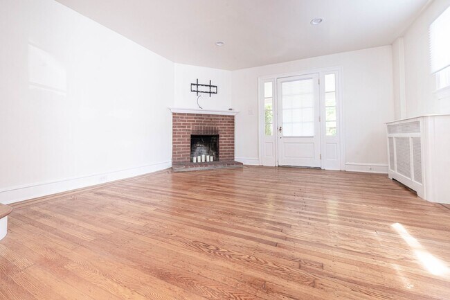 Foto del edificio - Twin Newly Renovated Brick Home in Lower Merion SD! Walk to park!