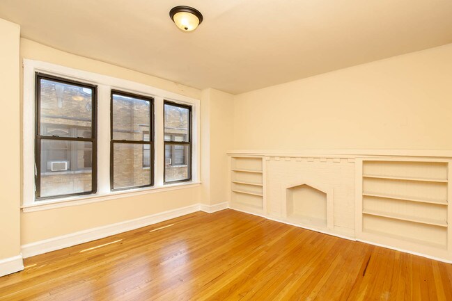 Building Photo - 1022 E Hyde Park Blvd