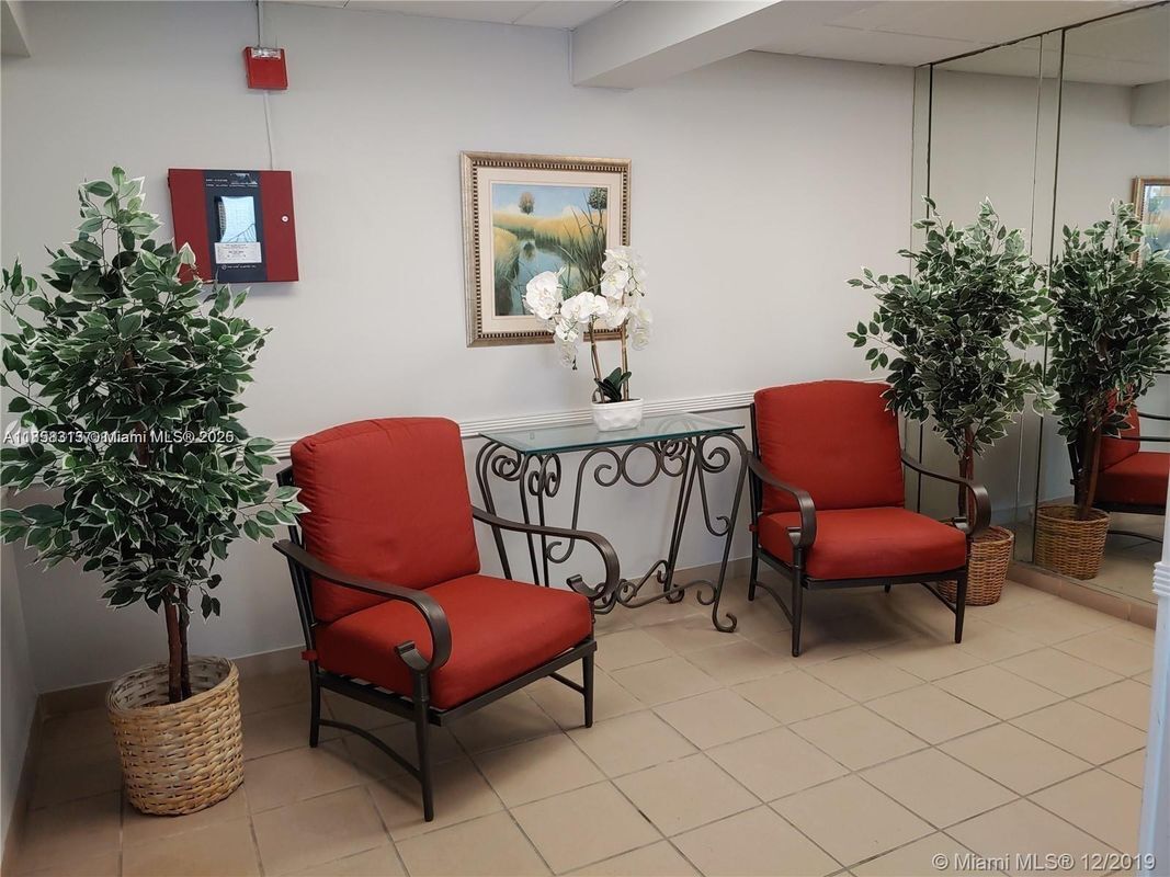 Foto del edificio - 6424 Collins Ave