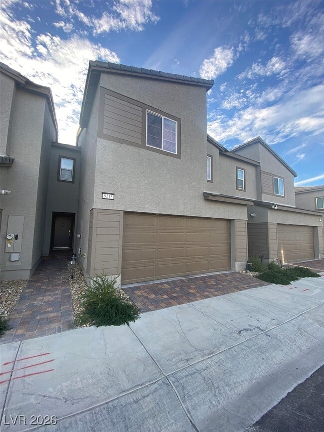 Building Photo - 9215 Sky Pointe Dr