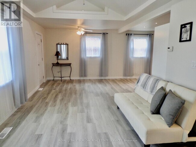 Building Photo - 562 Beach Blvd