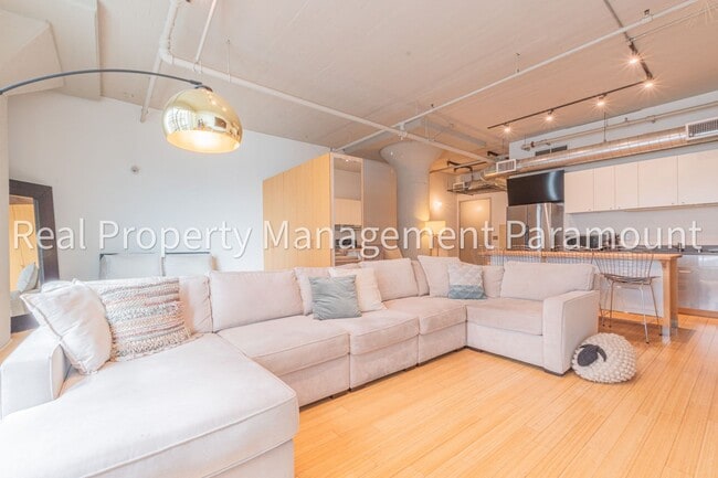 Building Photo - Downtown Art District Studio for Rent | High Ceilings, Hardwood, In-Unit Laundry